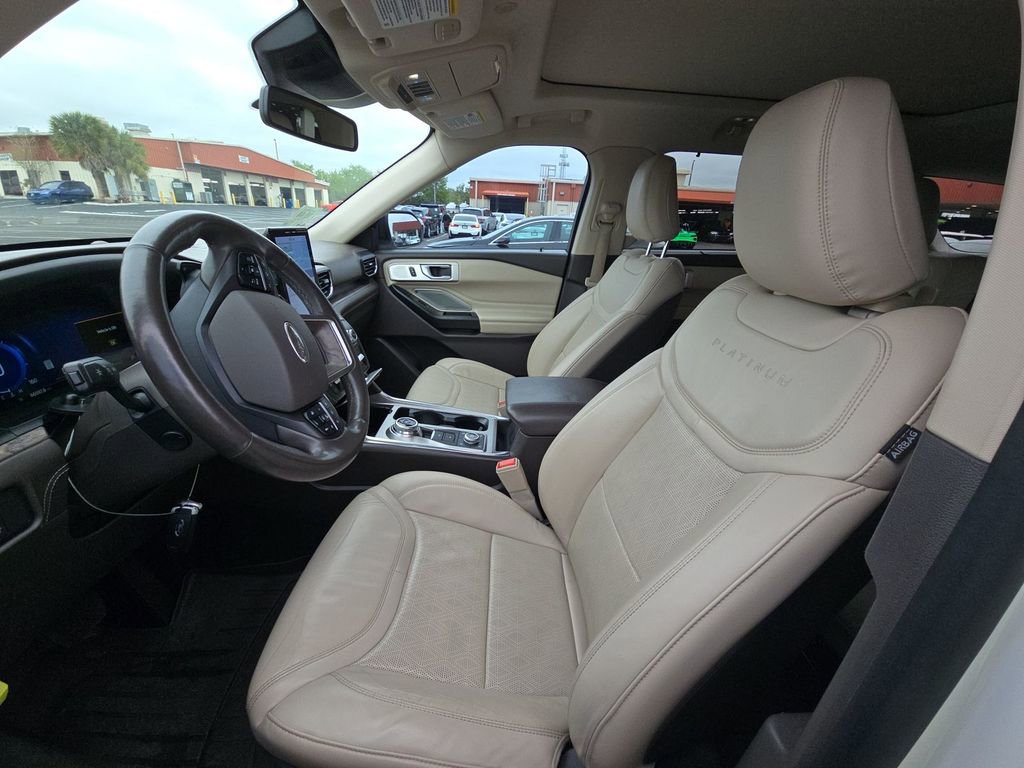 Used 2020 Ford Explorer Platinum w/ Premium Technology Package image 3