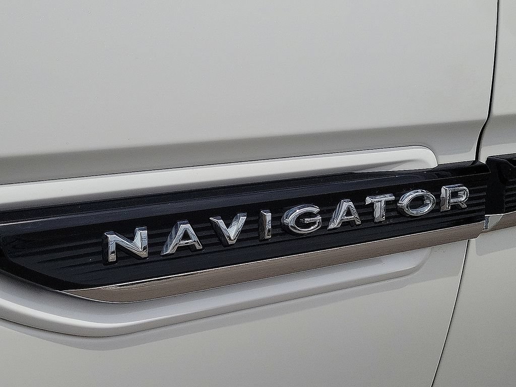 Used 2022 Lincoln Navigator Black Label AWD/4WD image 9