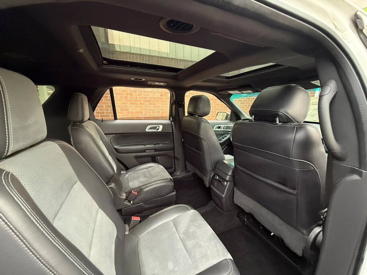 Used 2015 Ford Explorer XLT w/ Equipment Group 202B AWD/4WD image 21