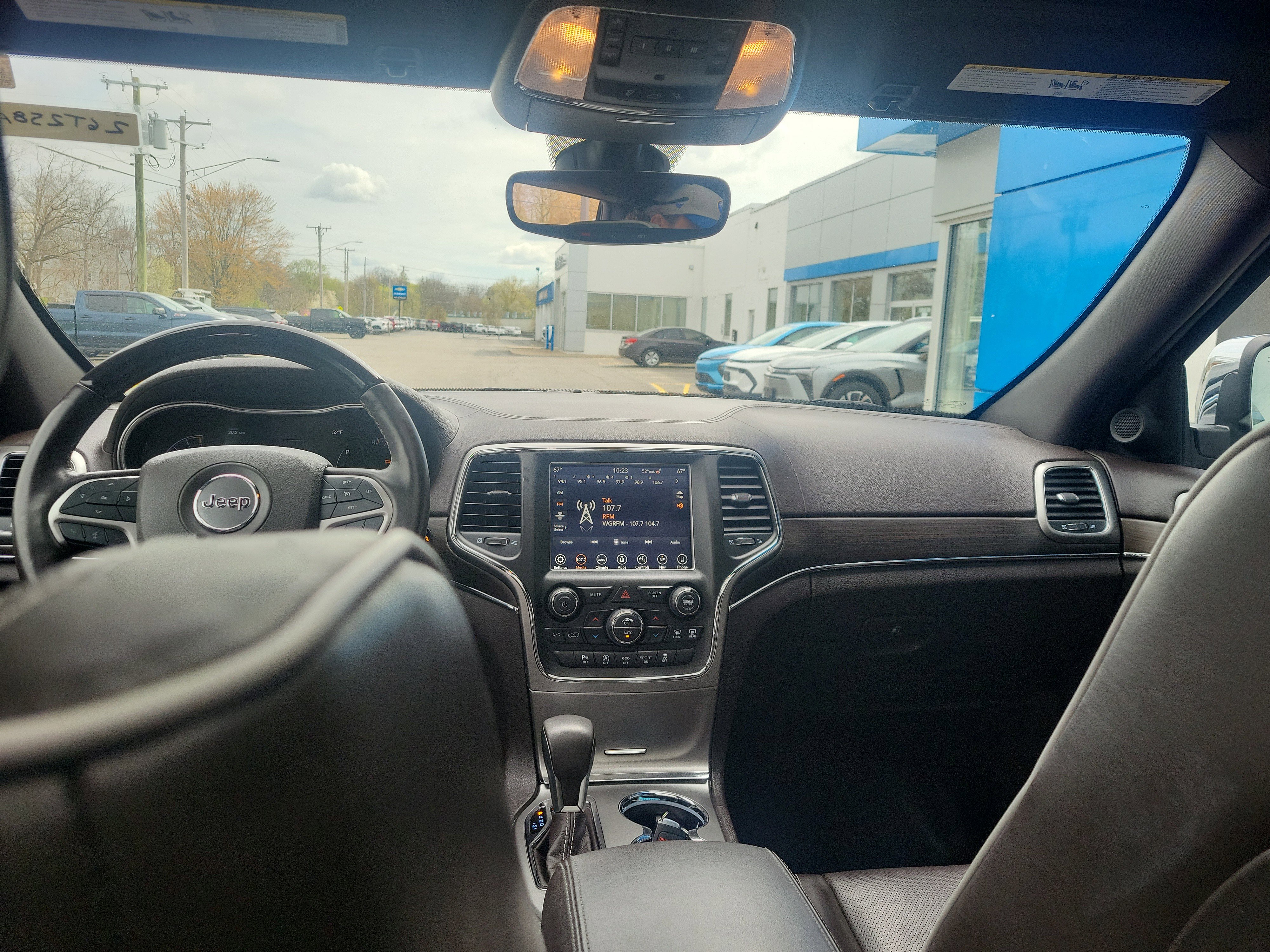 Used 2018 Jeep Grand Cherokee Overland AWD/4WD image 3