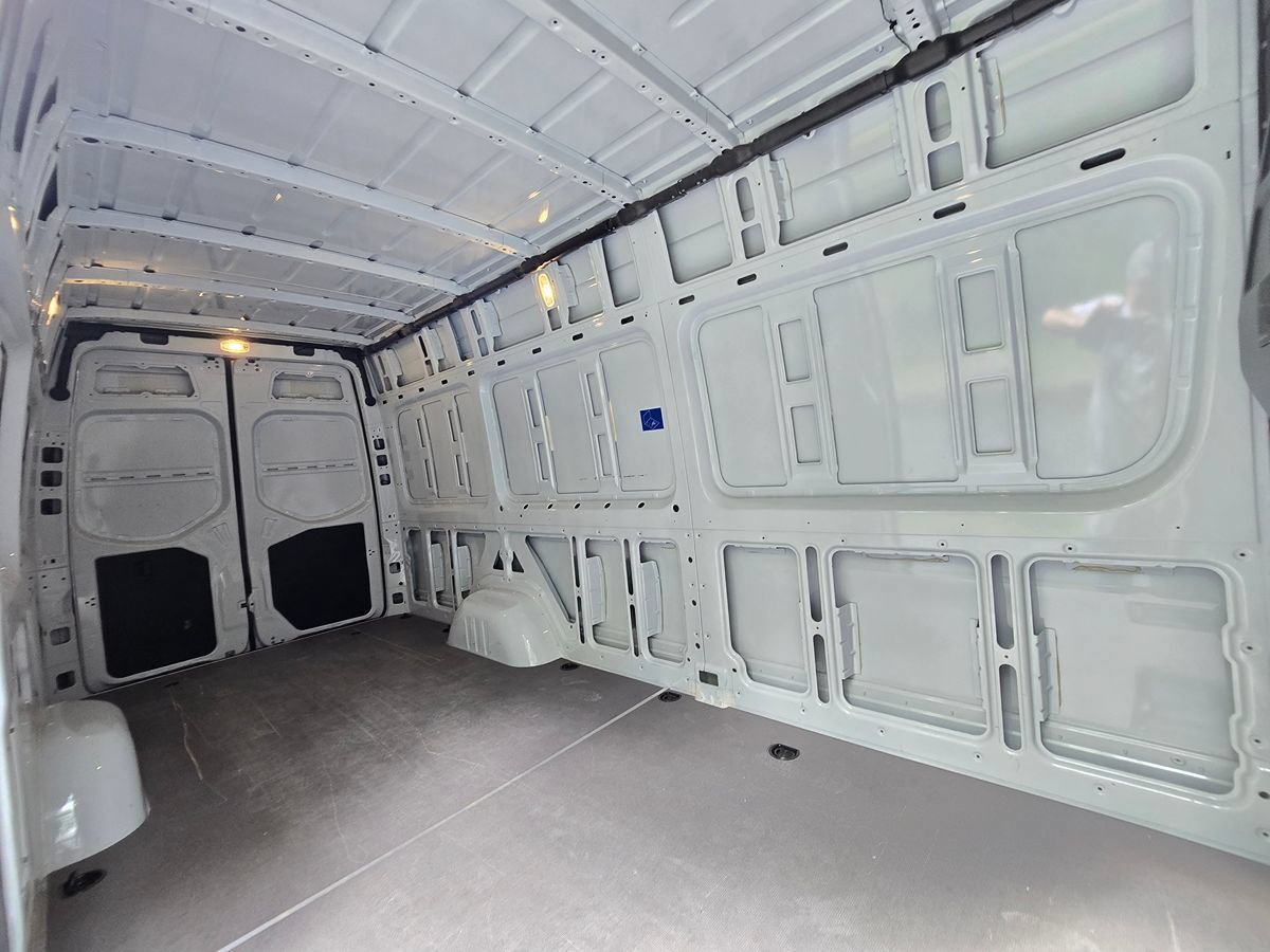 Used 2024 Mercedes-Benz eSprinter 170 Cargo image 48