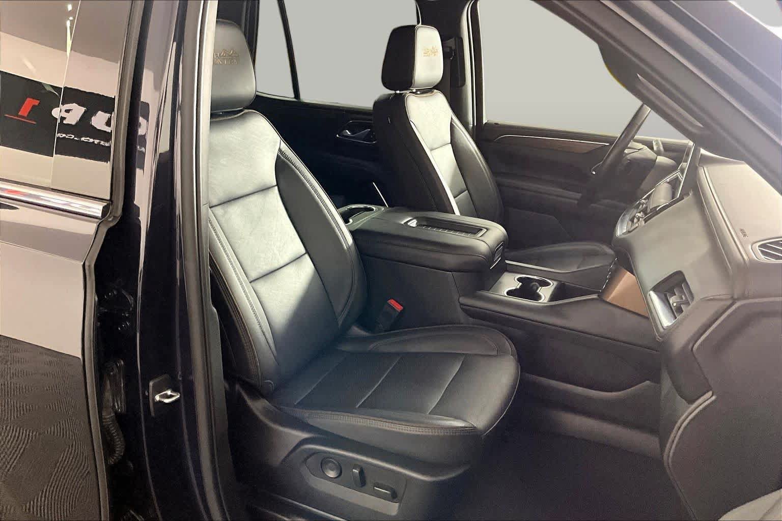 Used 2022 Chevrolet Tahoe High Country AWD/4WD image 16