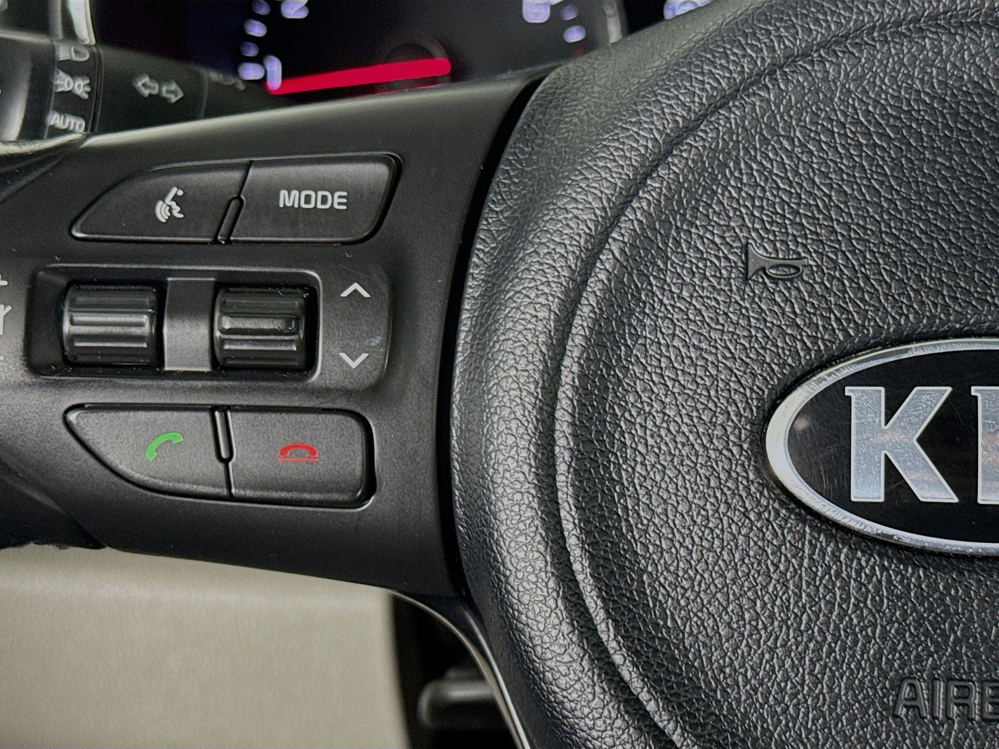 Used 2018 Kia Sedona LX w/ LX Essentials Premium Package FWD image 13