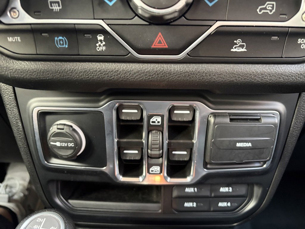 Used 2024 Jeep Wrangler Unlimited w/ LED Headlamp & Fog Lamp Group image 16