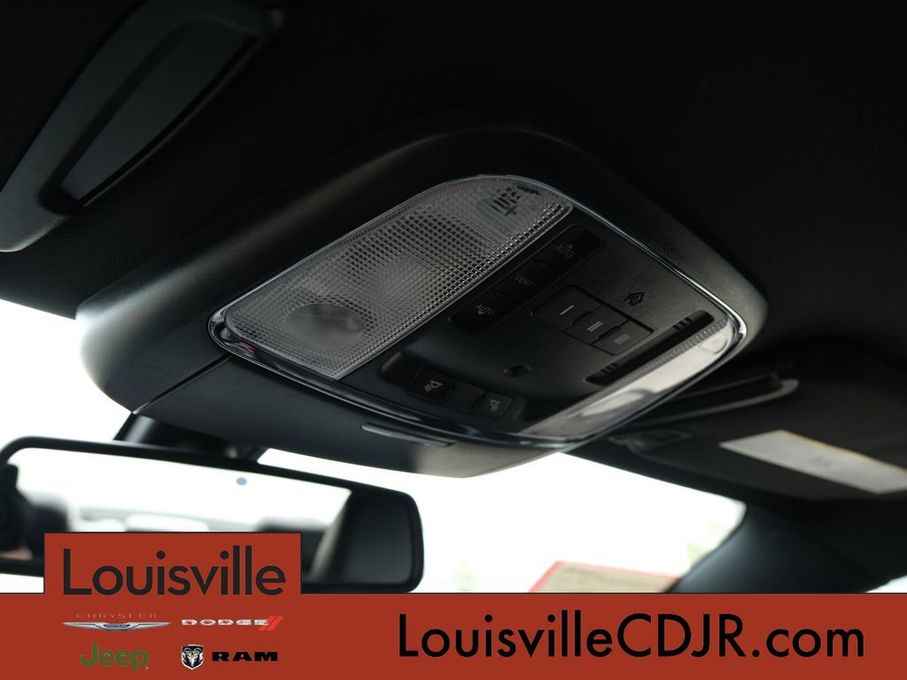 Used 2017 Dodge Charger SXT w/ AWD Plus Group image 18