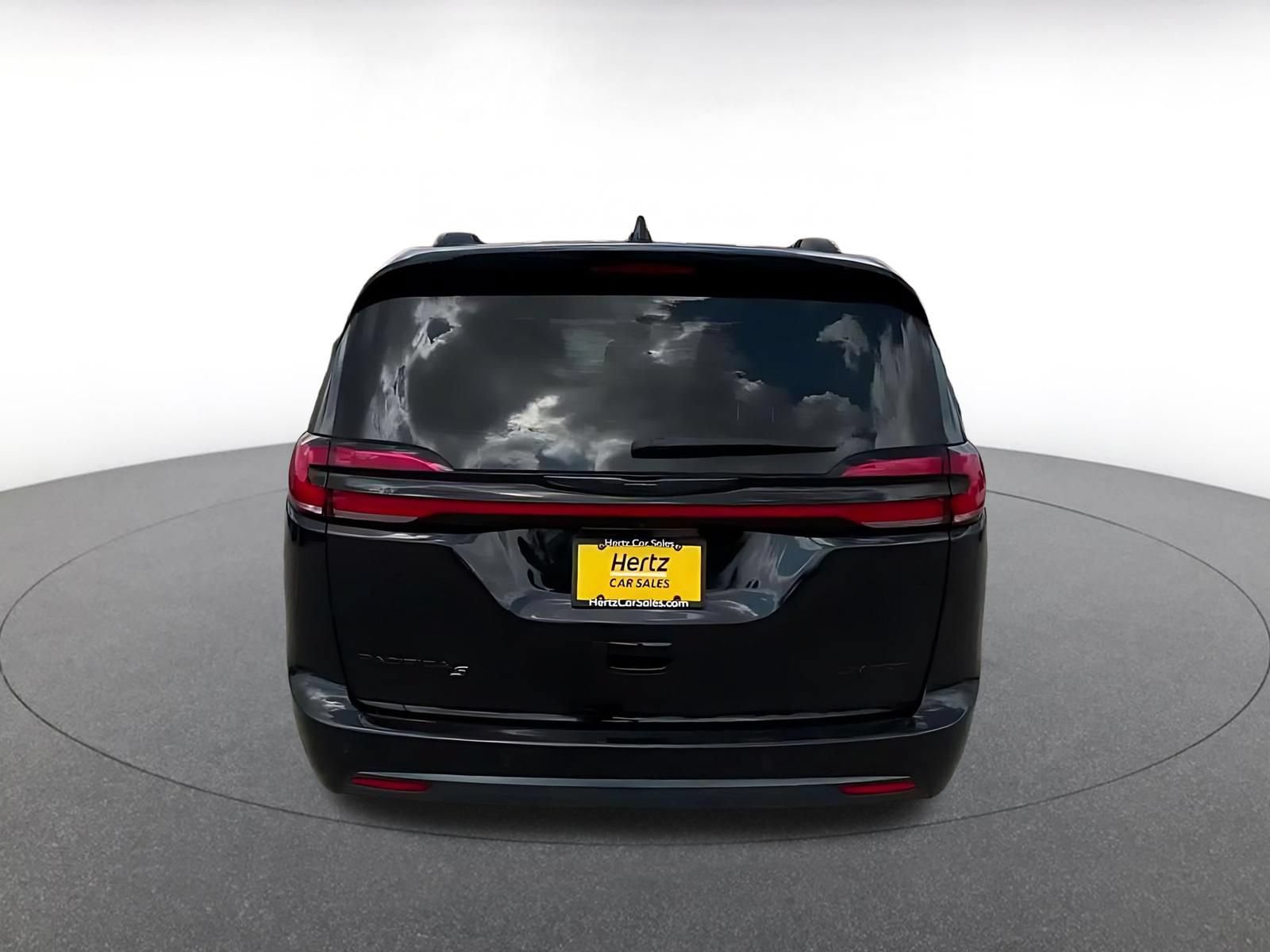 Used 2025 Chrysler Pacifica Limited FWD image 13