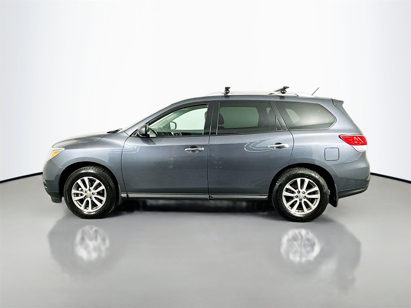 Used 2013 Nissan Pathfinder SV image 5