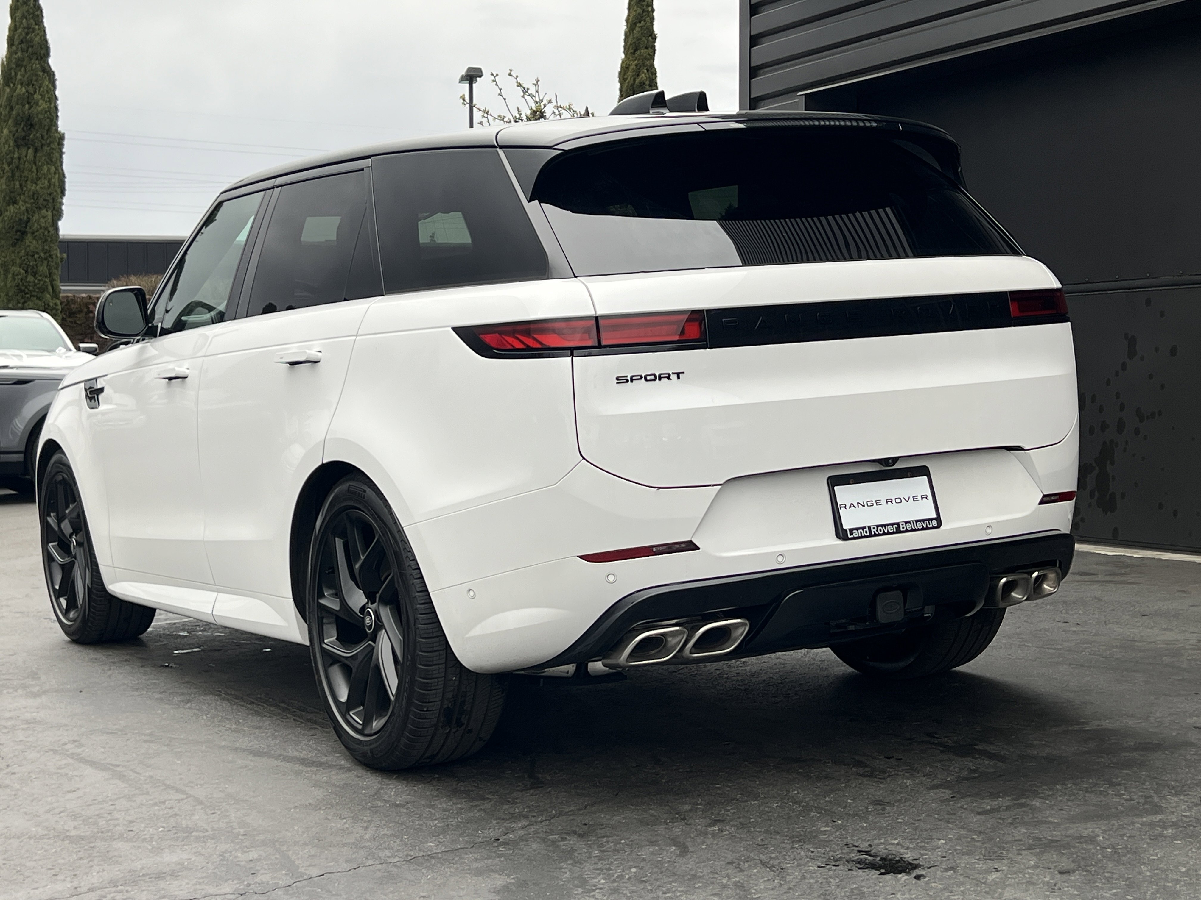 New 2025 Land Rover Range Rover Sport Dynamic SE AWD/4WD image 6