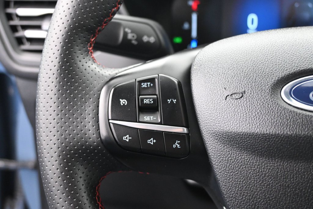 Used 2024 Ford Escape ST-Line w/ Cold Weather Package FWD image 28