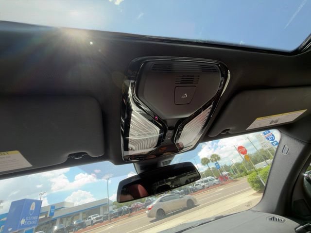 Used 2023 BMW 330i Sedan w/ M Sport Package RWD image 13