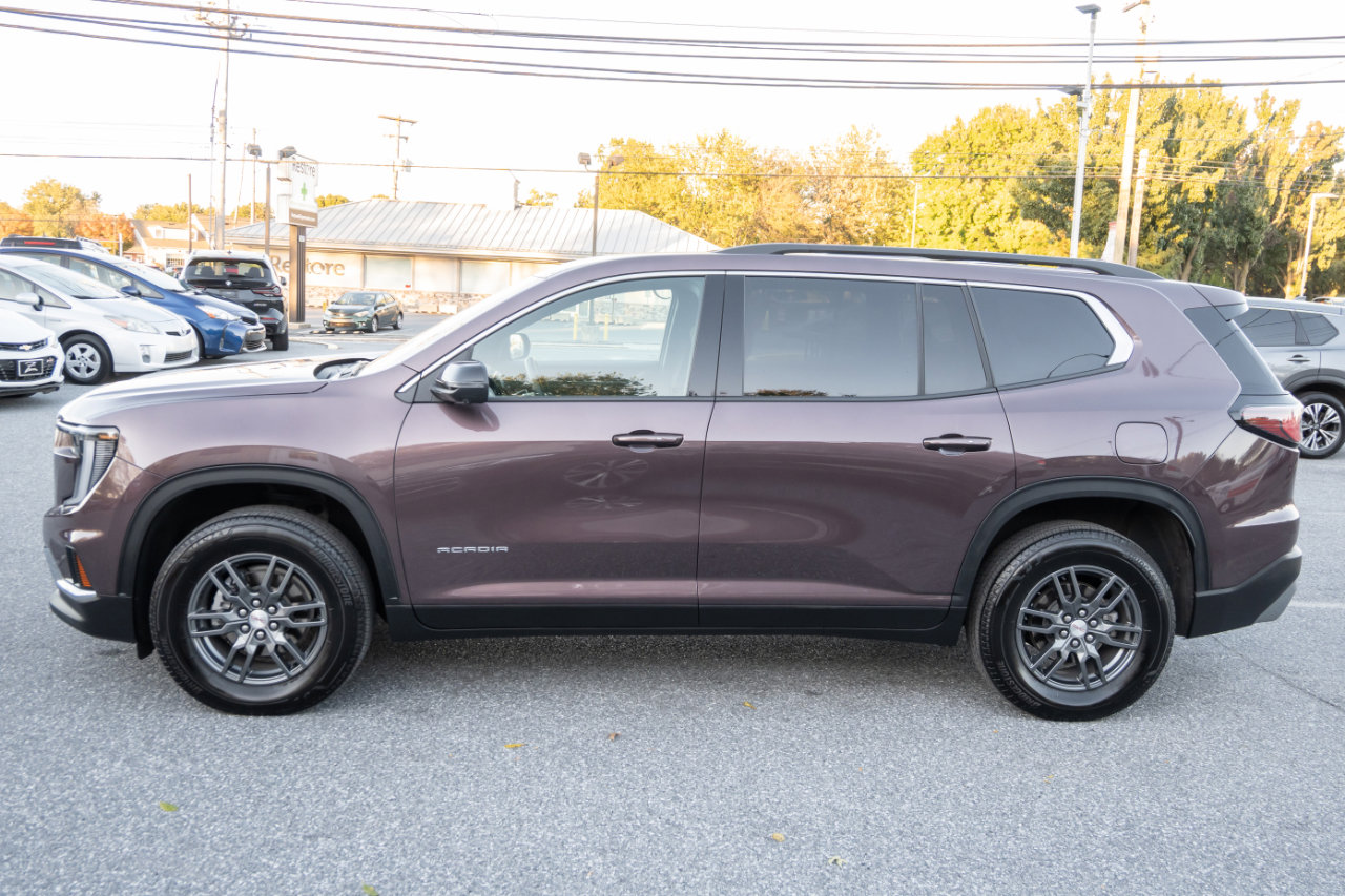 Used 2025 GMC Acadia Elevation image 6