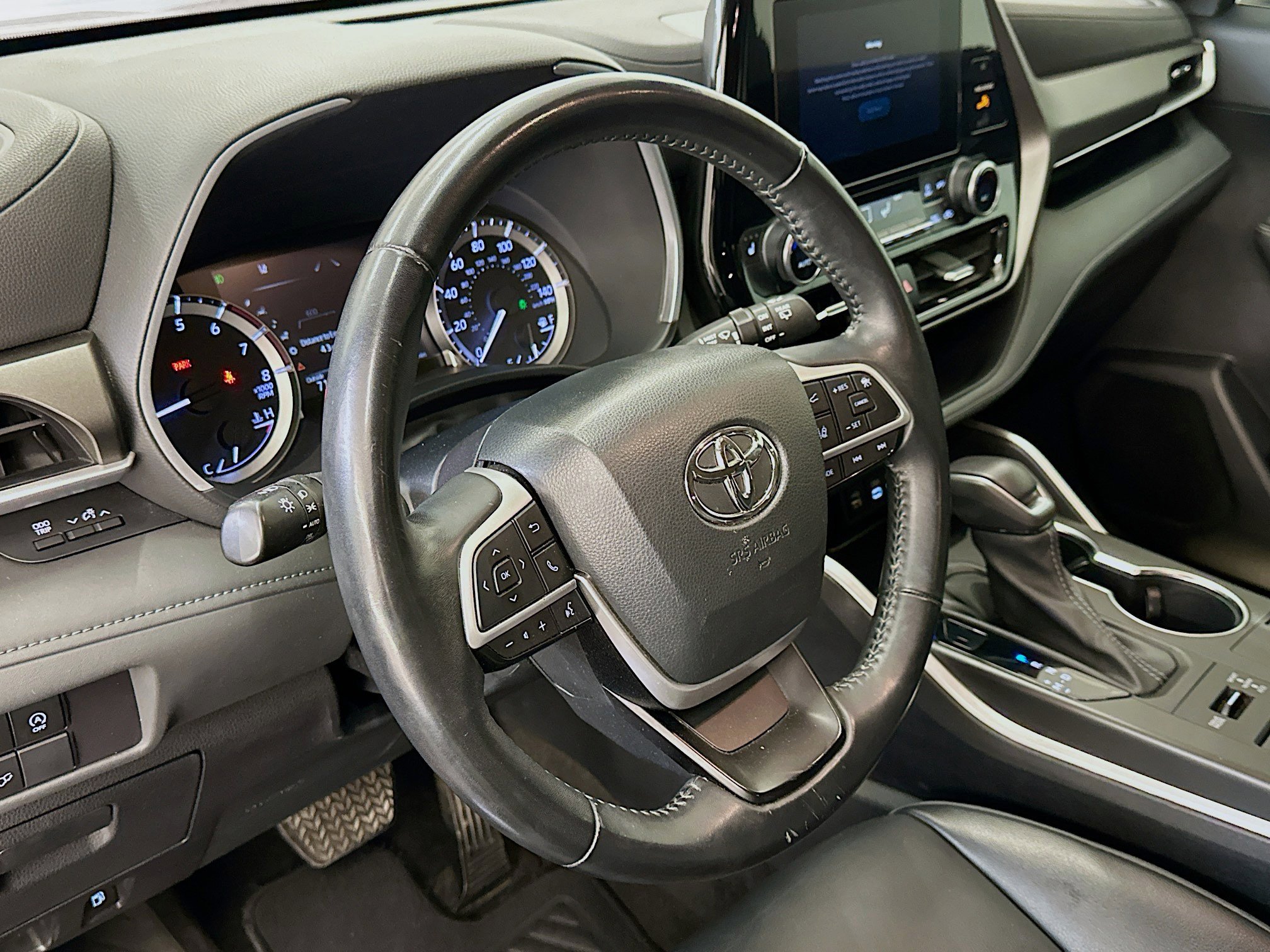 Used 2023 Toyota Highlander XLE image 18