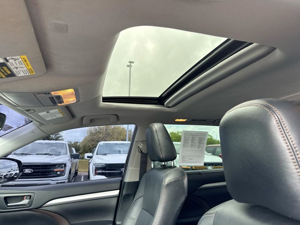 Used 2019 Toyota Highlander XLE AWD/4WD image 20