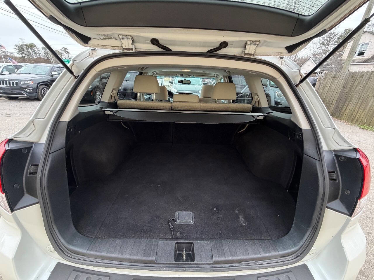 Used 2010 Subaru Outback 2.5i Premium AWD/4WD image 16