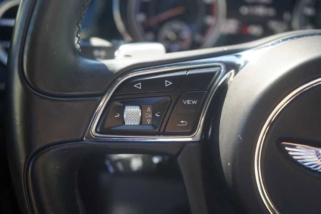 Used 2018 Bentley Bentayga image 28