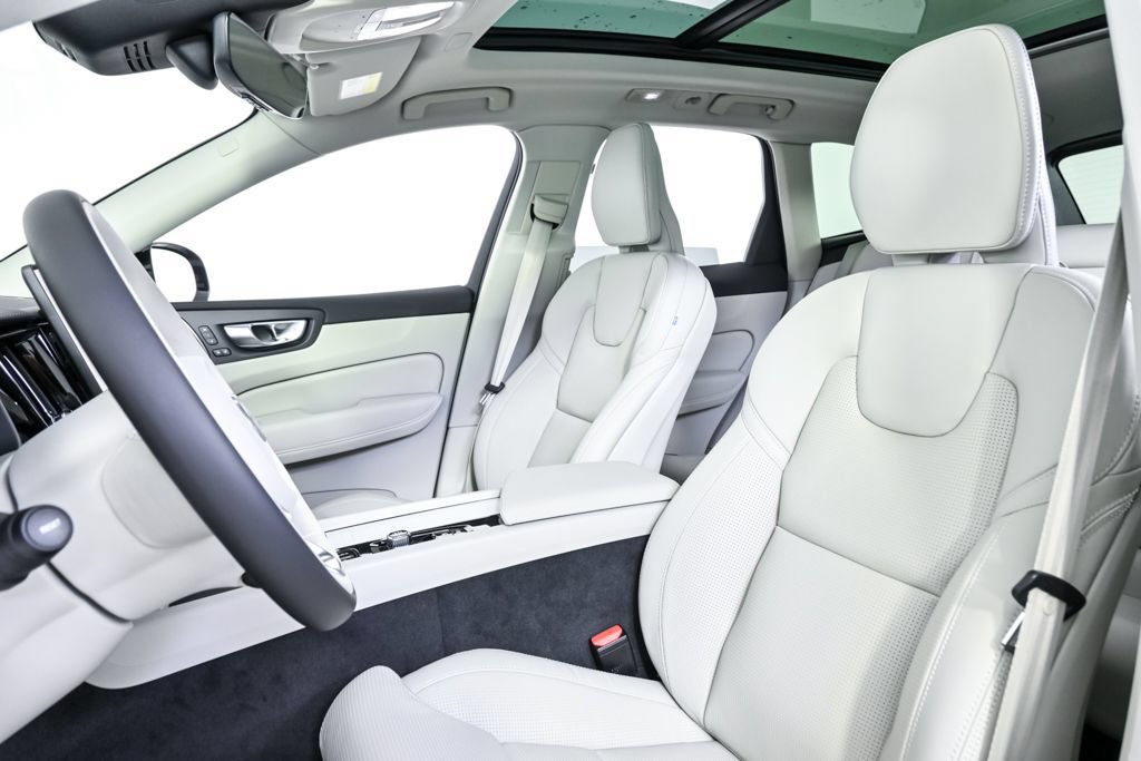 New 2026 Volvo XC60 B5 Ultra w/ Climate Package AWD/4WD image 5