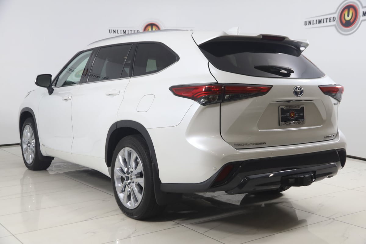 Used 2023 Toyota Highlander Limited AWD/4WD image 4