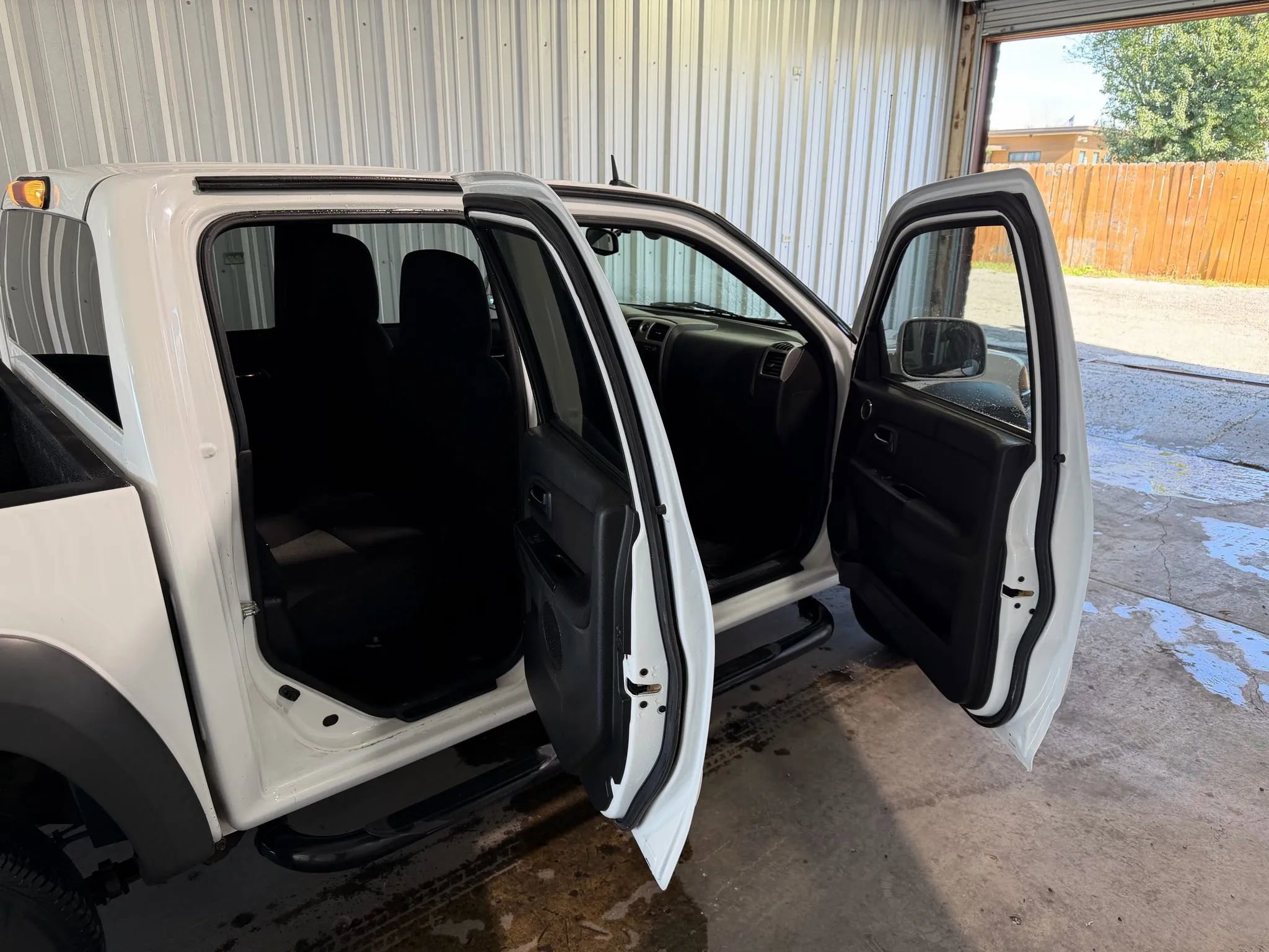 Used 2011 GMC Canyon SLE image 16