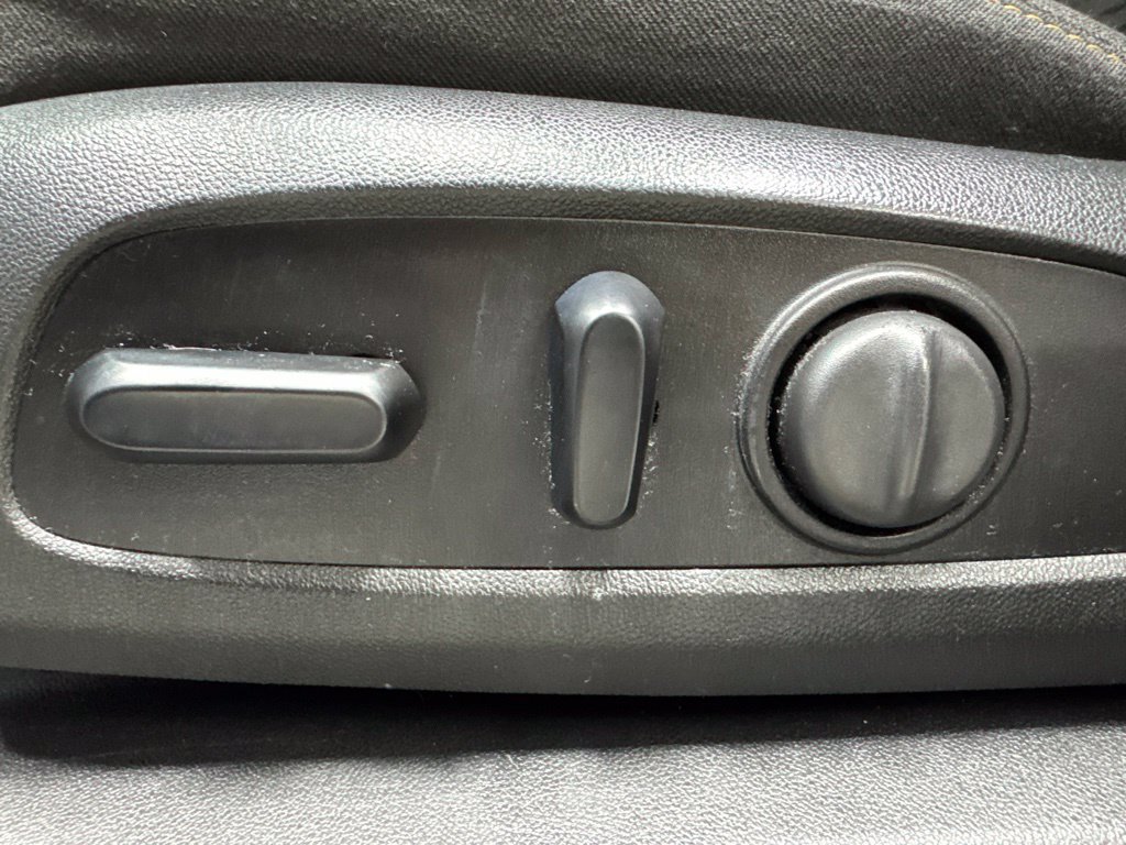 Used 2020 Chevrolet Equinox LT FWD image 11