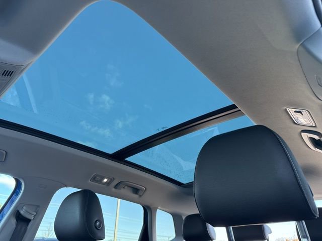 Certified 2025 Volkswagen Taos SE image 27