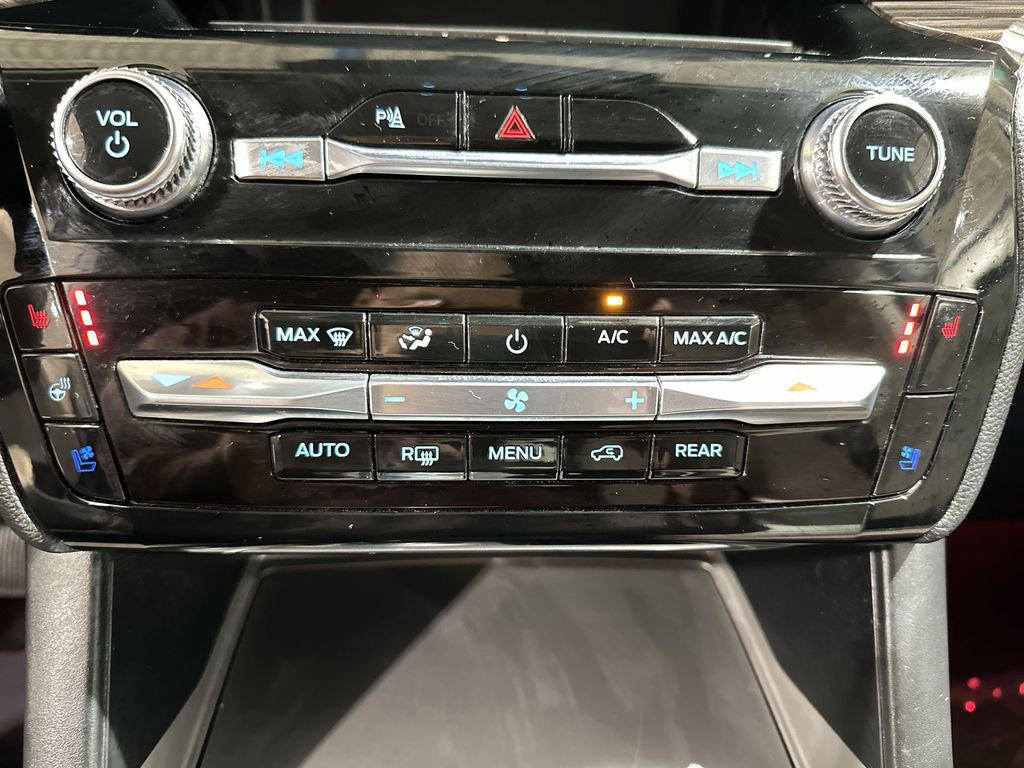 Used 2024 Ford Explorer Limited image 16