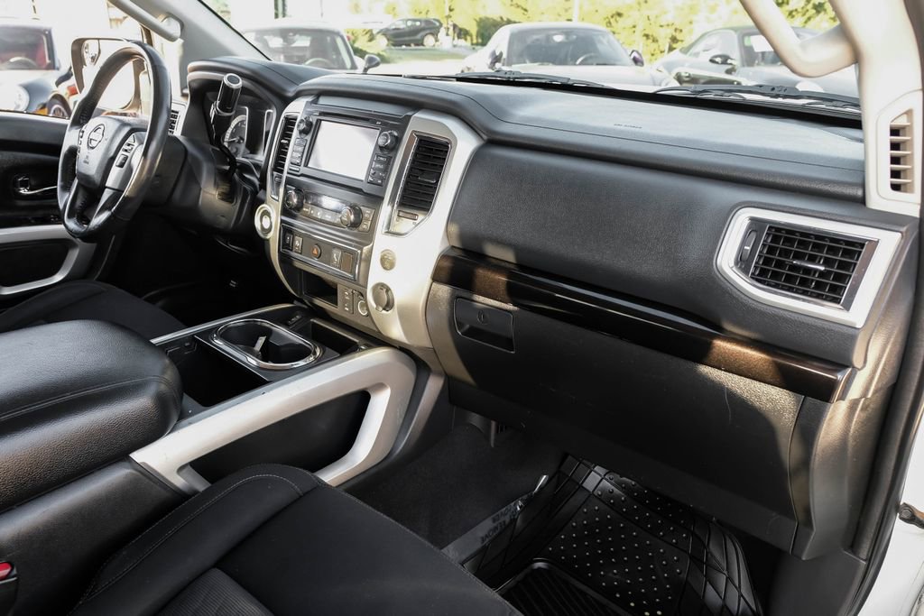 Used 2017 Nissan Titan SV image 10