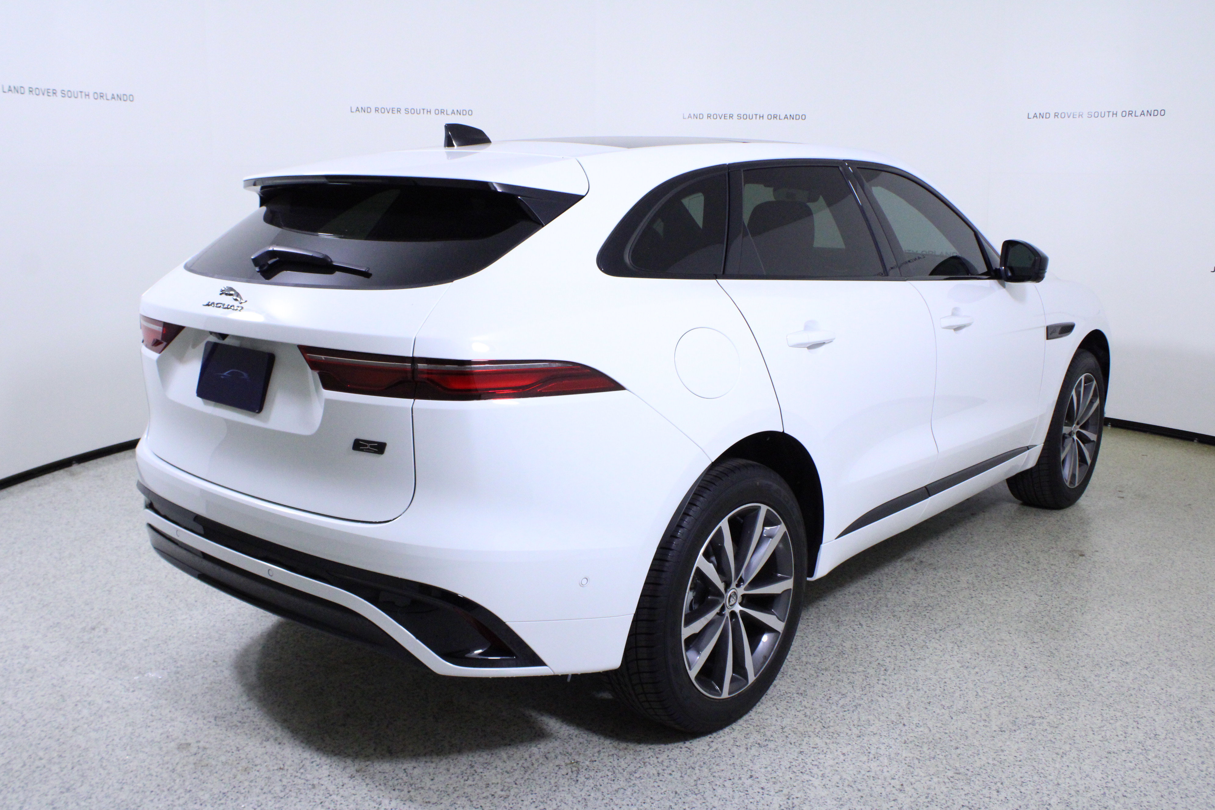 New 2026 Jaguar F-PACE R-Dynamic S image 7