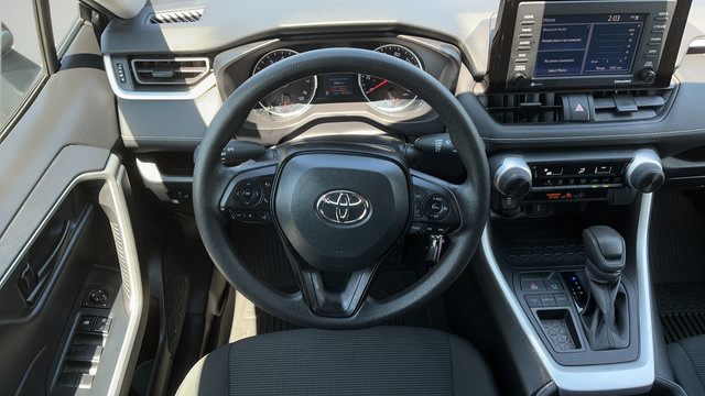 Used 2022 Toyota RAV4 LE FWD image 10