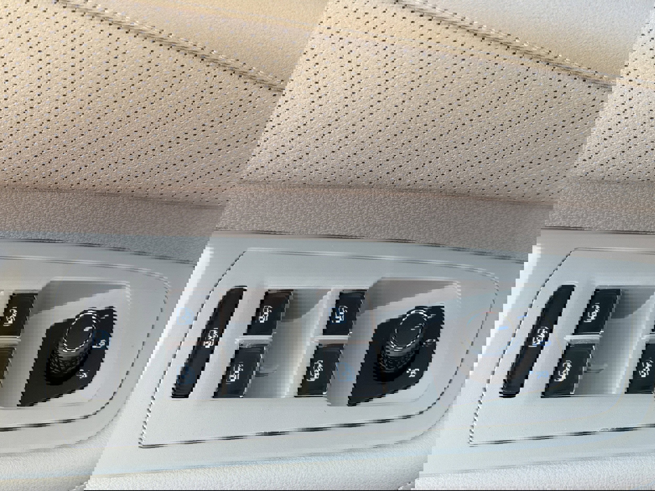 New 2026 Volkswagen Atlas SE image 16