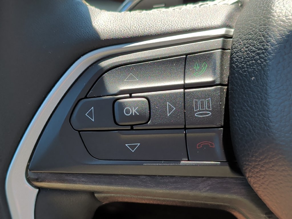 Used 2023 Jeep Grand Cherokee 4WD 4xe image 12