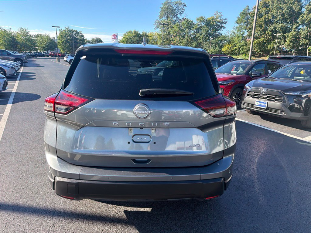 Used 2025 Nissan Rogue SV AWD/4WD image 6