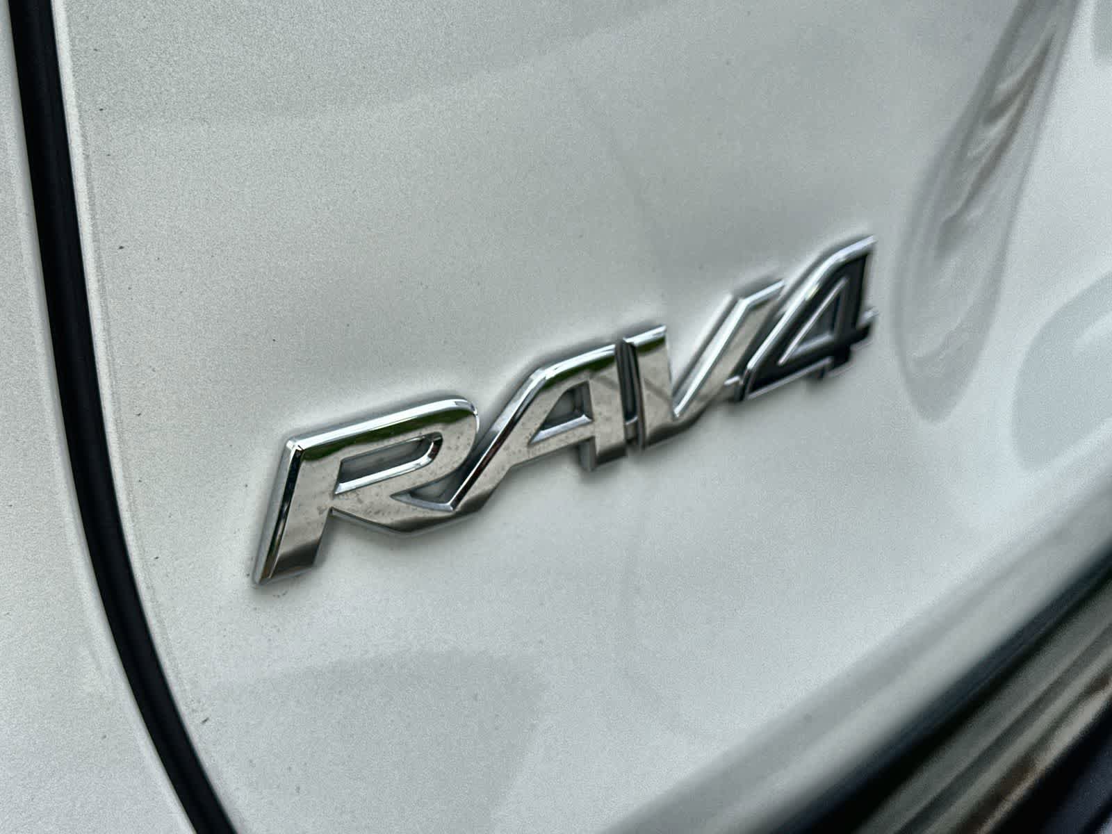 Used 2023 Toyota RAV4 XSE AWD/4WD image 15