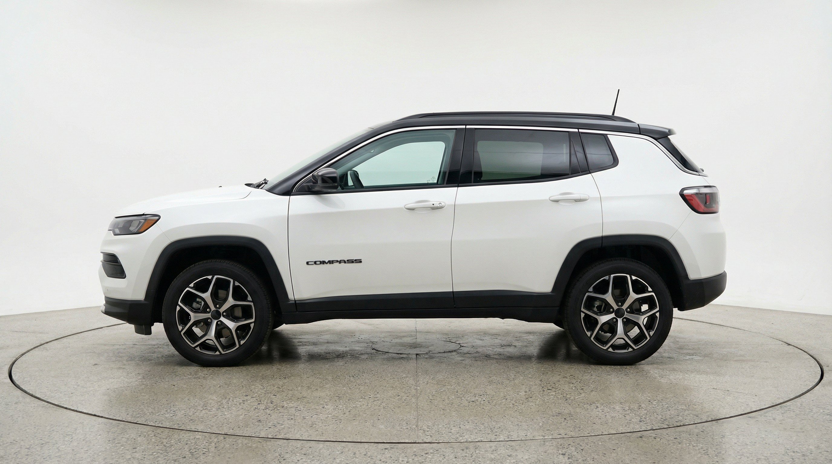 Used 2025 Jeep Compass Limited AWD/4WD image 5