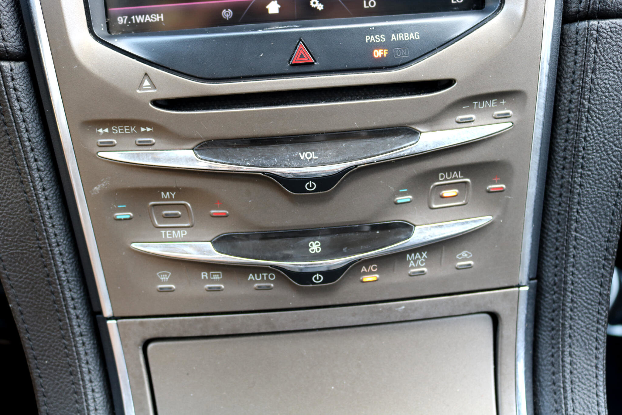 Used 2015 Lincoln MKX FWD w/ Walnut Swirl Wood Package image 23