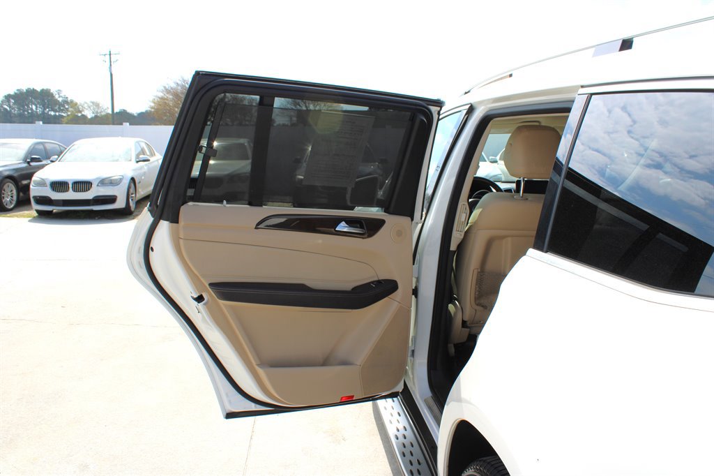 Used 2017 Mercedes-Benz GLS 450 4MATIC image 45