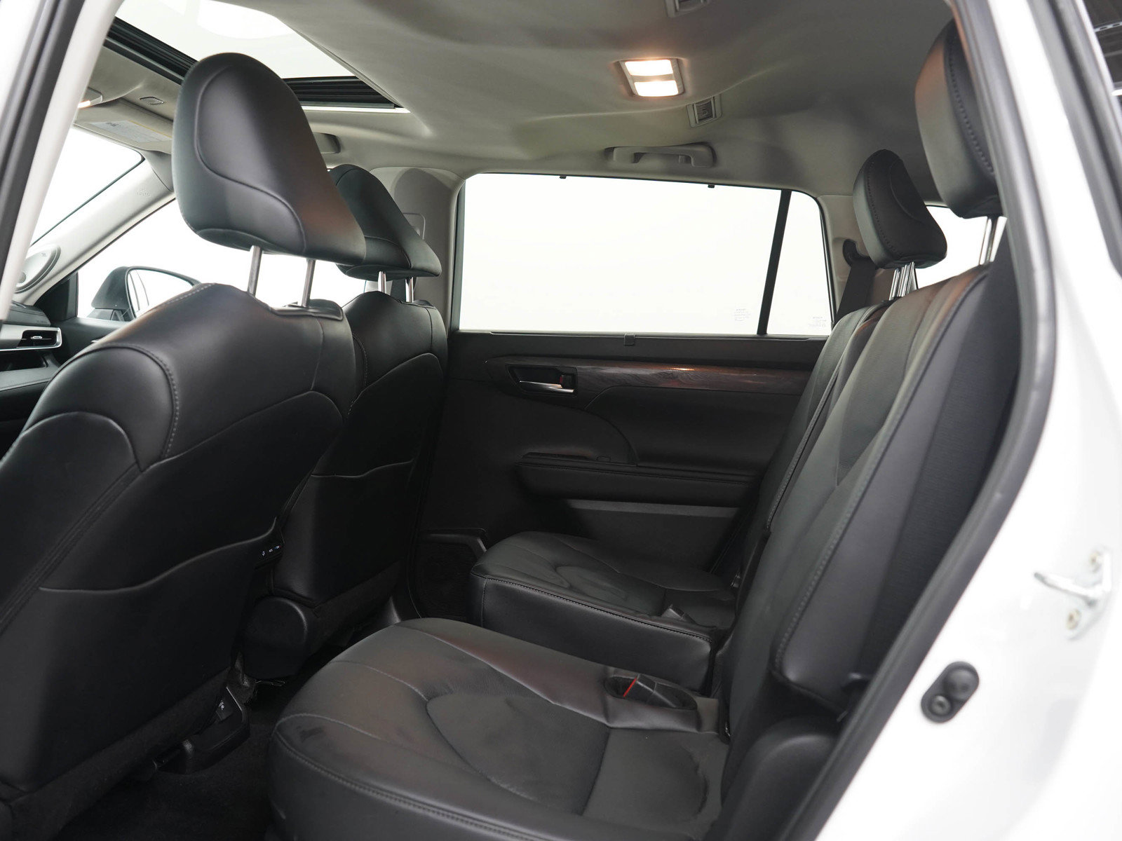 Used 2024 Toyota Highlander Limited AWD/4WD image 16
