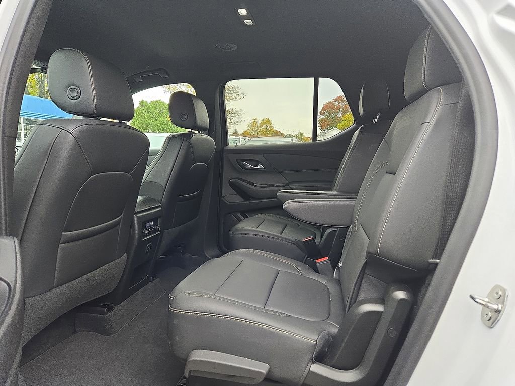 Used 2023 Chevrolet Traverse LT image 16