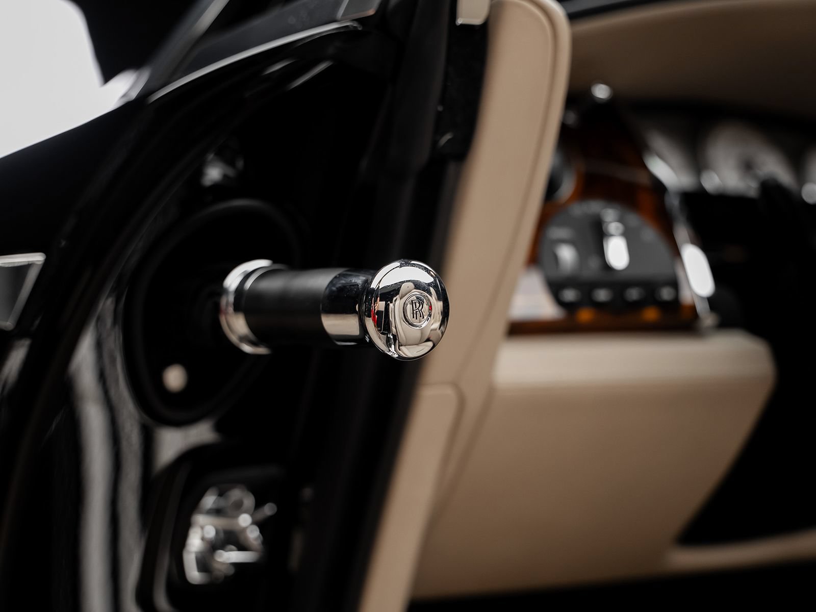 Used 2016 Rolls-Royce Dawn RWD image 64