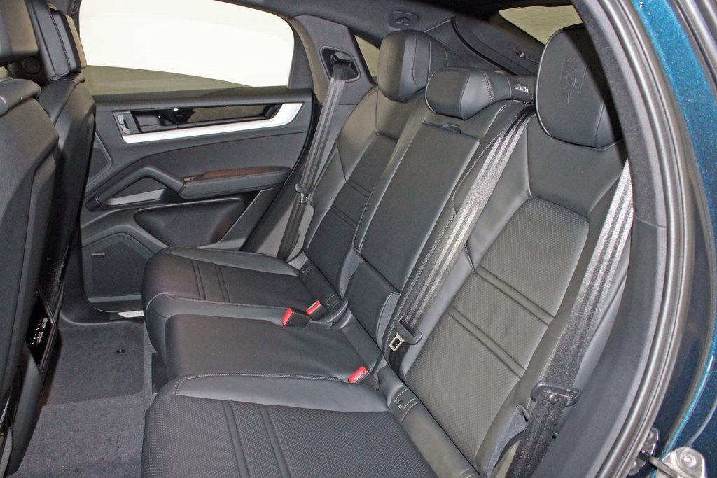 Used 2025 Porsche Cayenne Coupe image 33