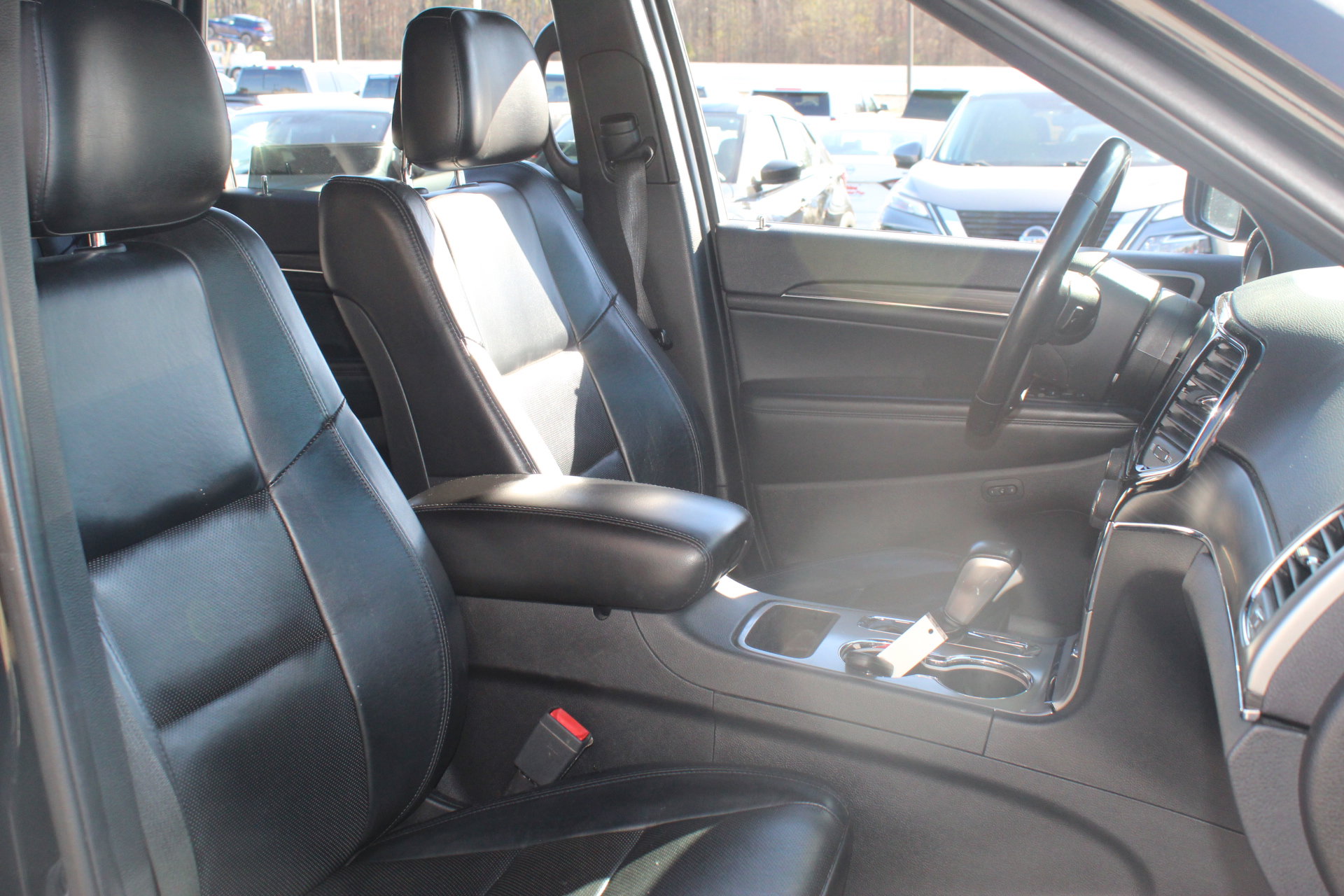 Used 2021 Jeep Grand Cherokee Limited w/ Luxury Group II image 36