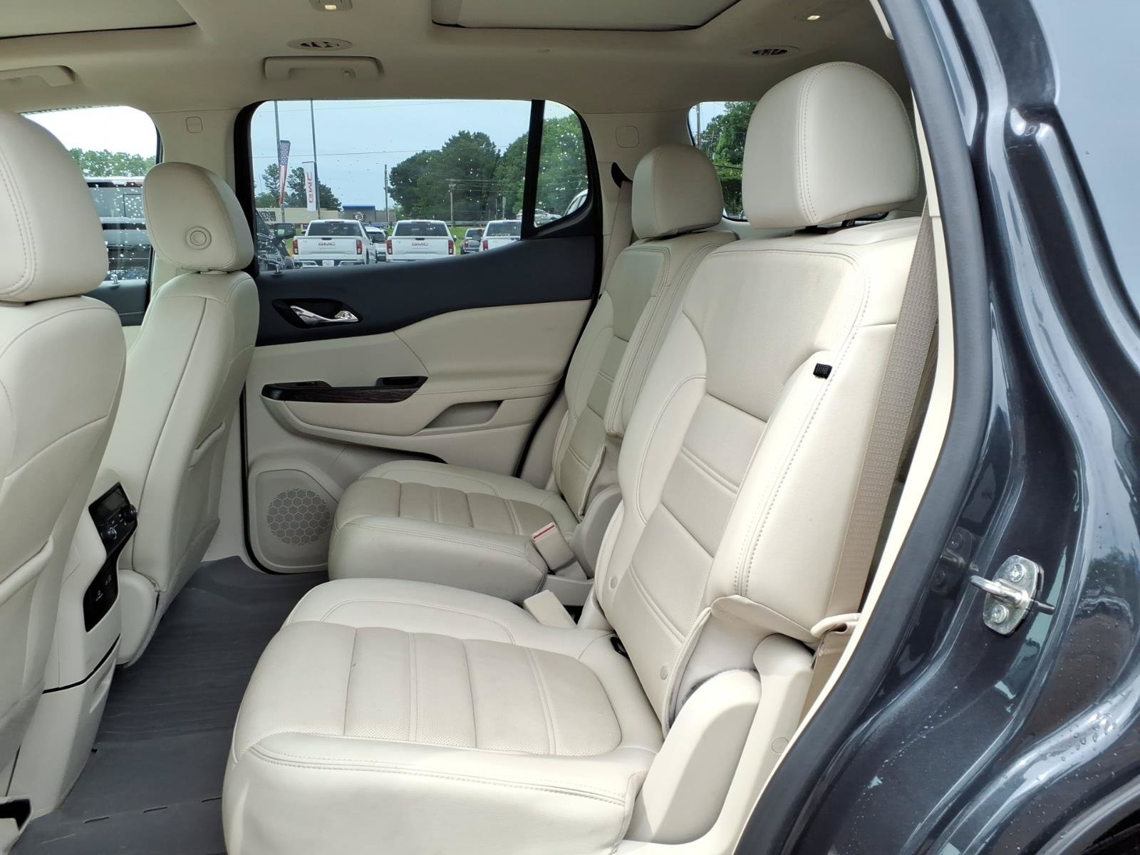 Used 2021 GMC Acadia Denali w/ Denali Technology Package FWD image 23