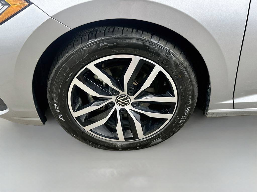 Used 2025 Volkswagen Jetta SE FWD image 8