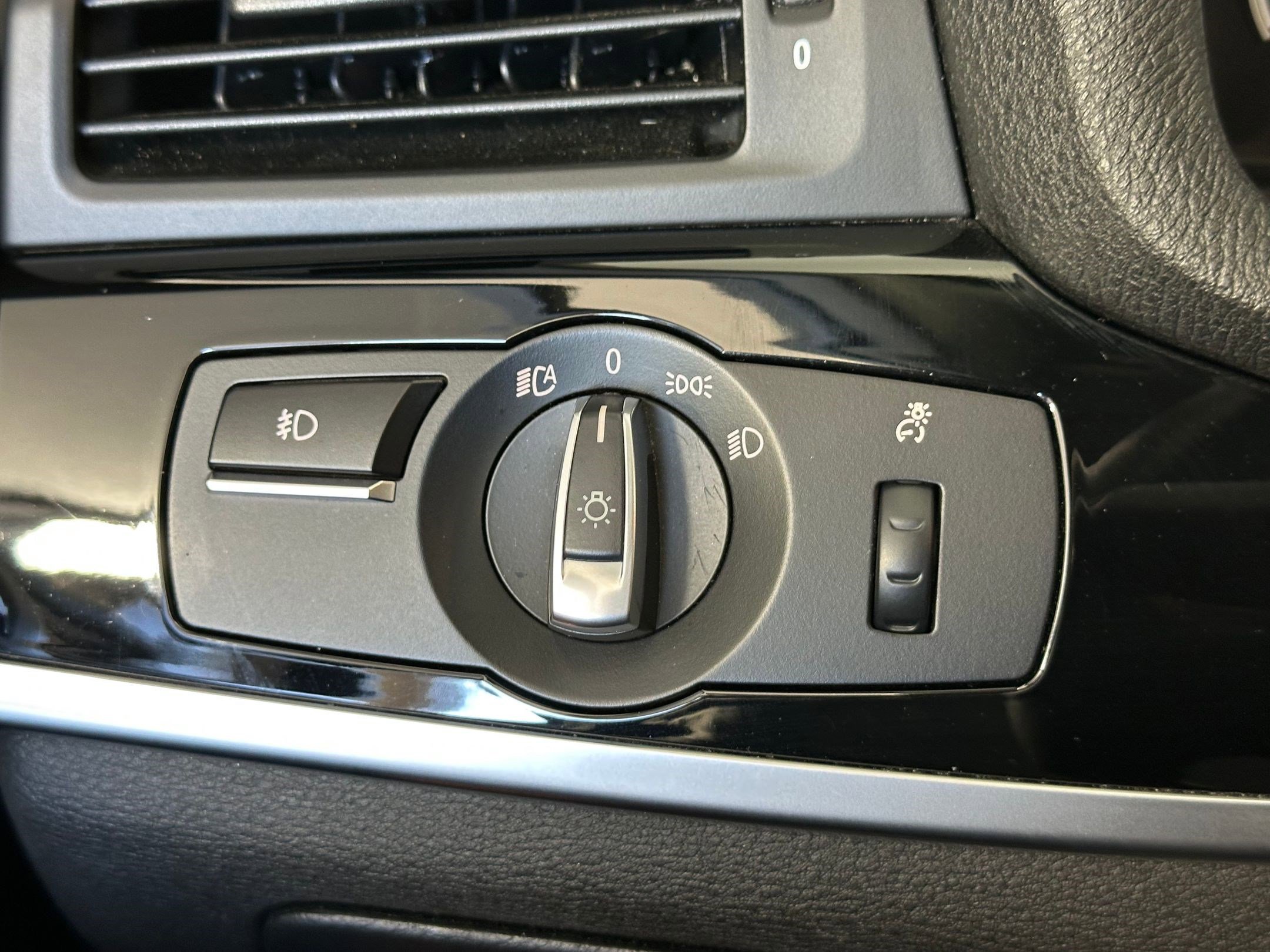 Used 2017 BMW X3 sDrive28i image 16