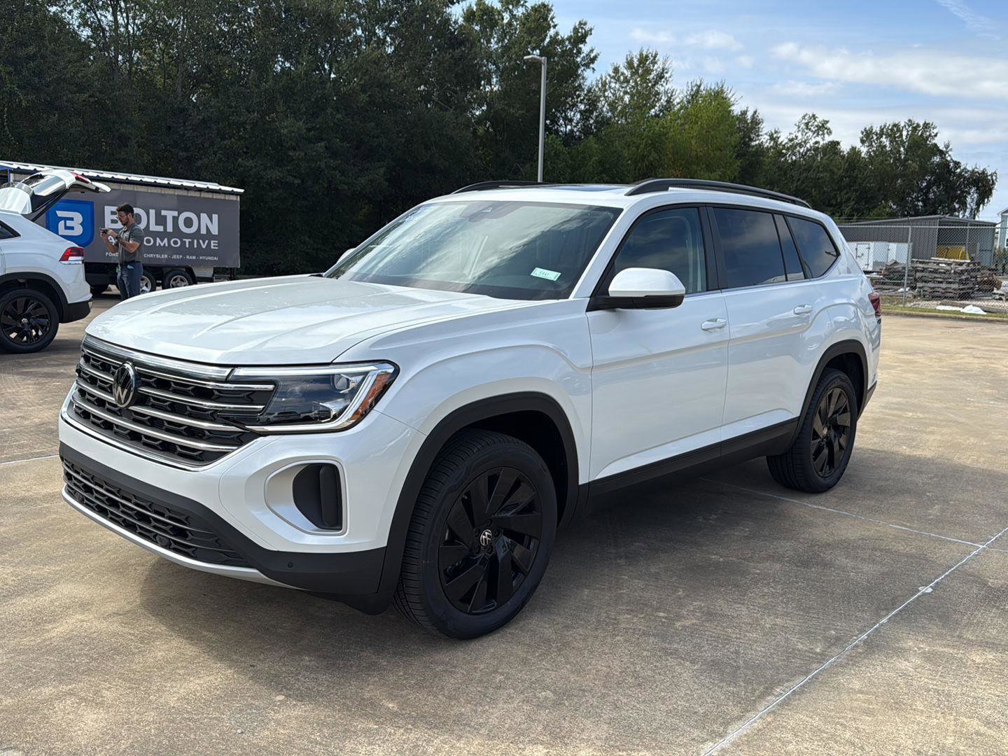 New 2026 Volkswagen Atlas SE image 1