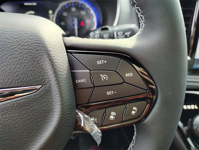 New 2026 Chrysler Pacifica Limited w/ Uconnect Theater Family Group image 18