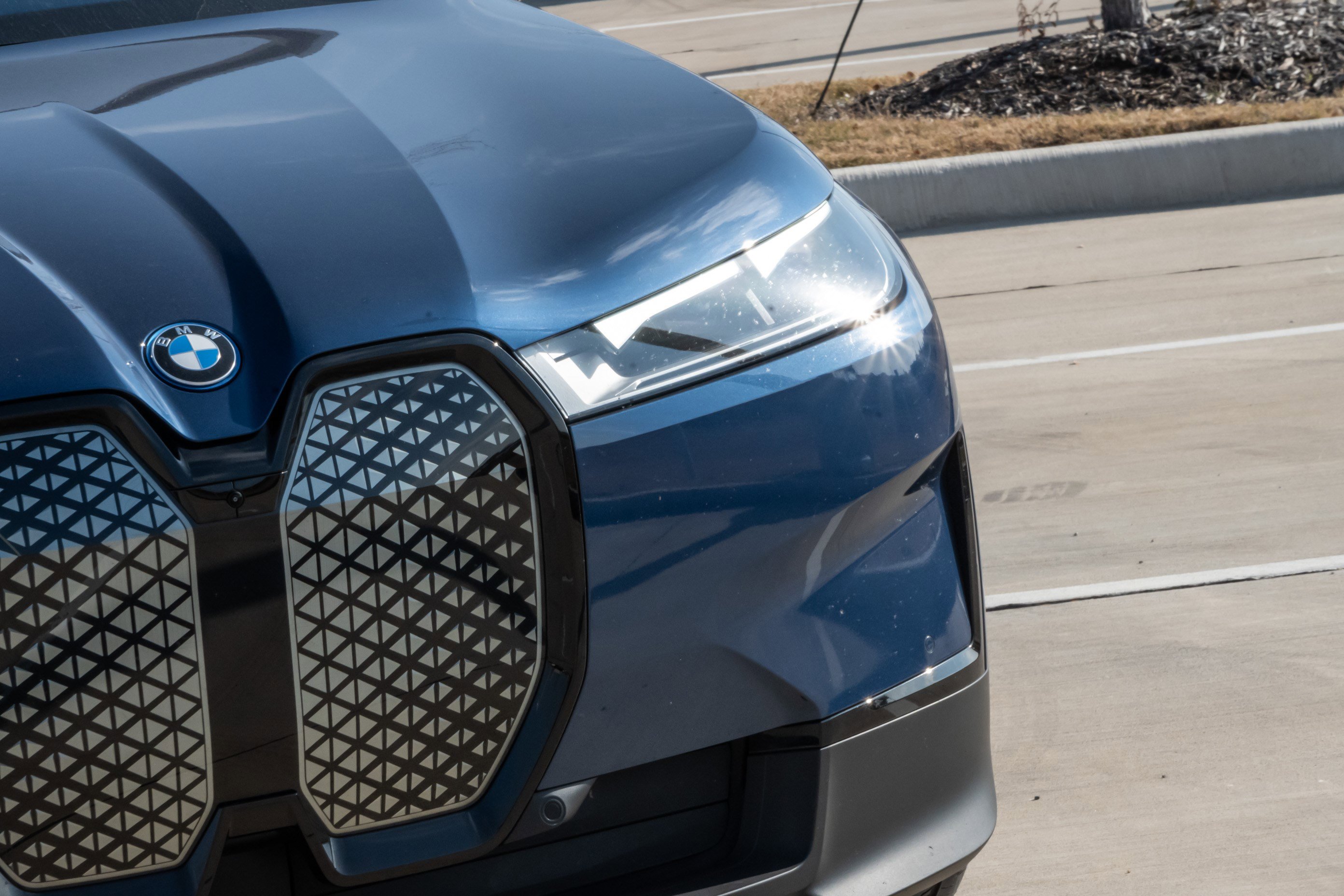 Certified 2025 BMW iX xDrive50 image 7