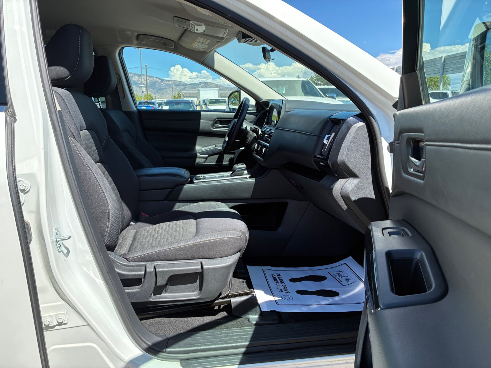 Used 2025 Nissan Pathfinder SV AWD/4WD image 29
