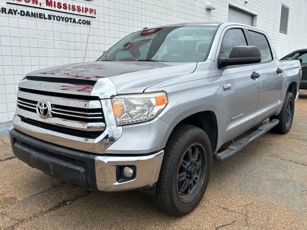 Used 2017 Toyota Tundra SR5 w/ SR5 Upgrade Package AWD/4WD image 1
