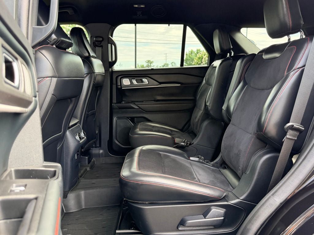 Certified 2025 Ford Explorer ST RWD image 18