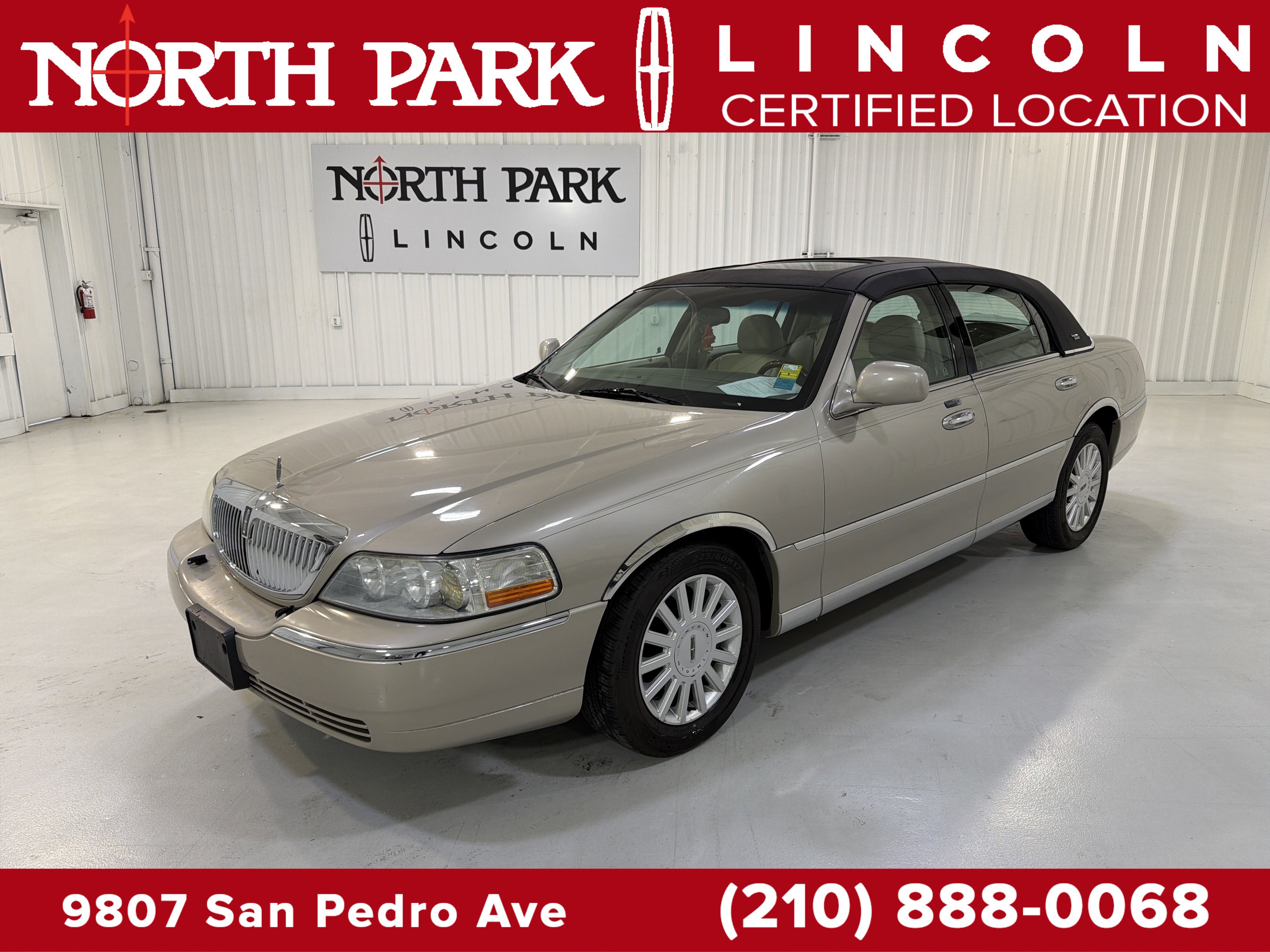 Used 2005 Lincoln Town Car Signature Limited
